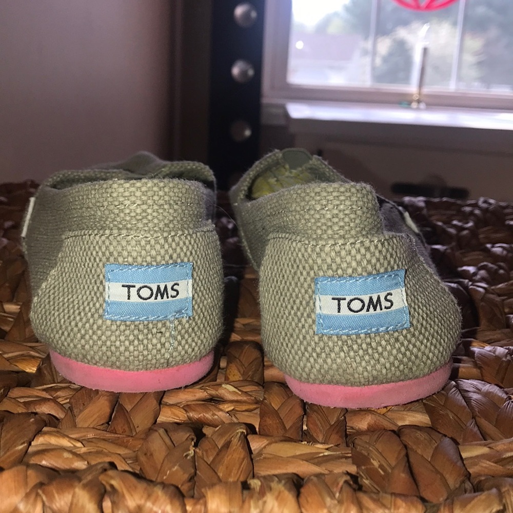 TOMS - Picture 5 of 6
